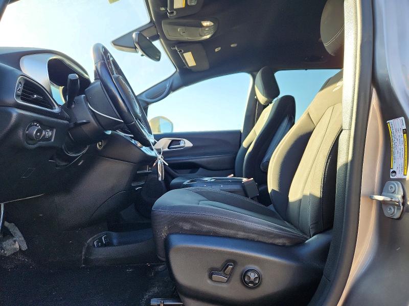 Снимка 7 от търг – 2018 CHRYSLER PACIFICA с VIN 2C4RC1FG8JR332686