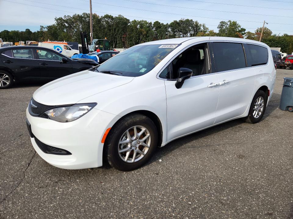 CHRYSLER VOYAGER 2025 with VIN 2C4RC1CG0SR614052 - Photo from auction