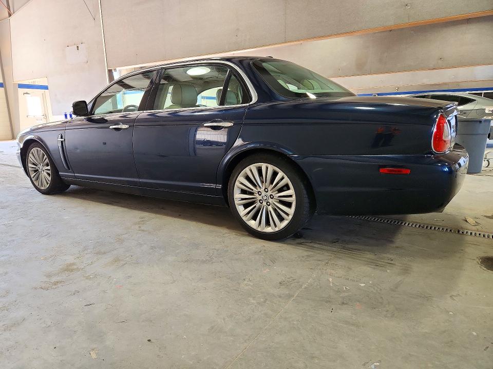 Zdjęcie 2 z aukcji – 2008 JAGUAR XJ8 z VIN SAJWA79B68SH23148