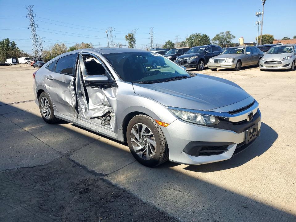 Photo 4 from auction – 2016 HONDA CIVIC with VIN 19XFC2F70GE077745