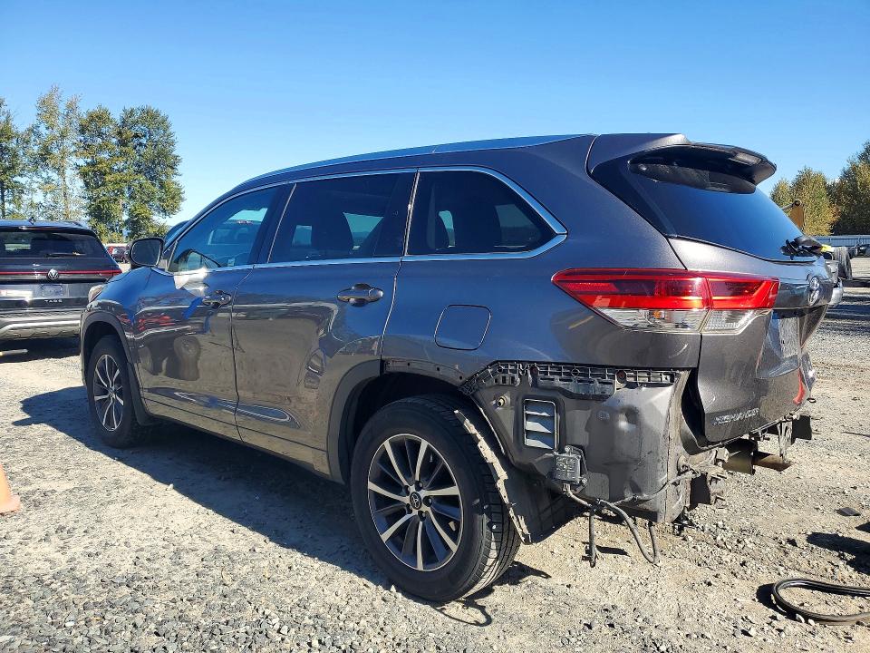 Photo 2 from auction – 2017 TOYOTA HIGHLANDER with VIN 5TDJZRFH1HS511396