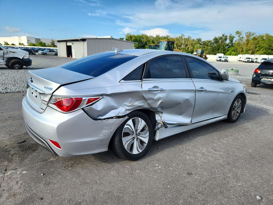 Снимка 3 от търг – 2013 HYUNDAI SONATA с VIN KMHEC4A4XDA092977