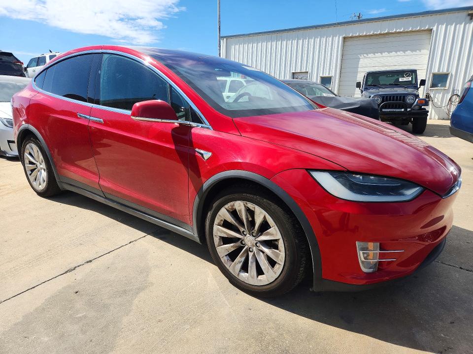 Снимка 4 от търг – 2018 TESLA MODEL X с VIN 5YJXCDE2XJF142611