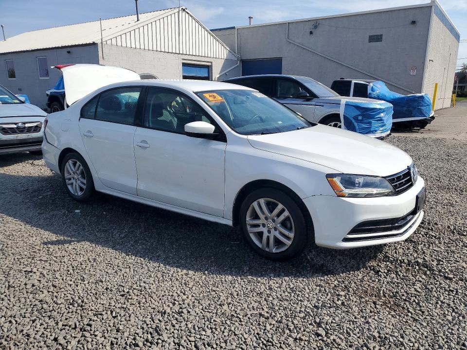 Снимка 4 от търг – 2018 VOLKSWAGEN JETTA с VIN 3VW2B7AJ5JM217722