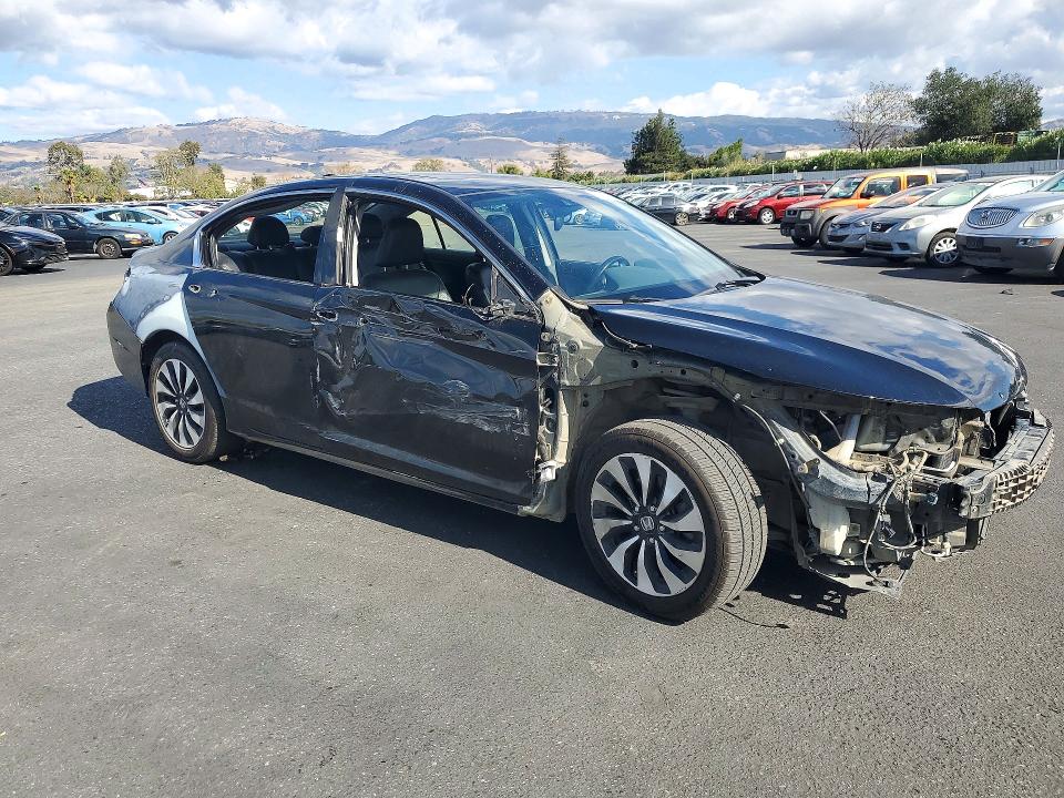 Foto 4 de la subasta – 2015 HONDA ACCORD con VIN 1HGCR6F53FA006808