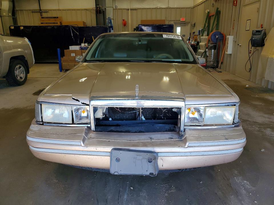 Снимка 5 от търг – 1992 LINCOLN TOWN CAR с VIN 1LNLM81W1NY631816