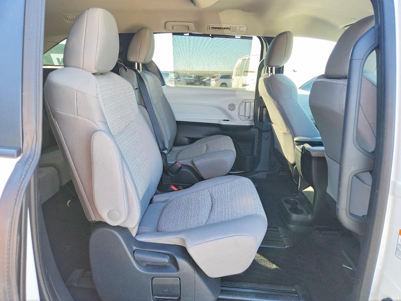 Photo 11 from auction – 2026 TOYOTA SIENNA with VIN 5TDKRKEC1TS295463