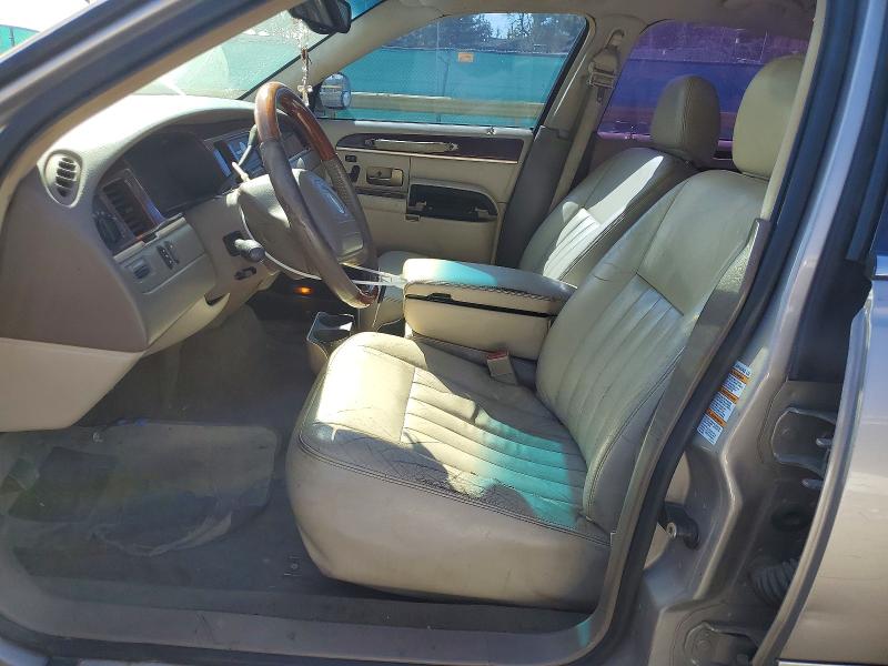 Снимка 7 от търг – 2003 LINCOLN TOWN CAR с VIN 1LNHM82W63Y672170