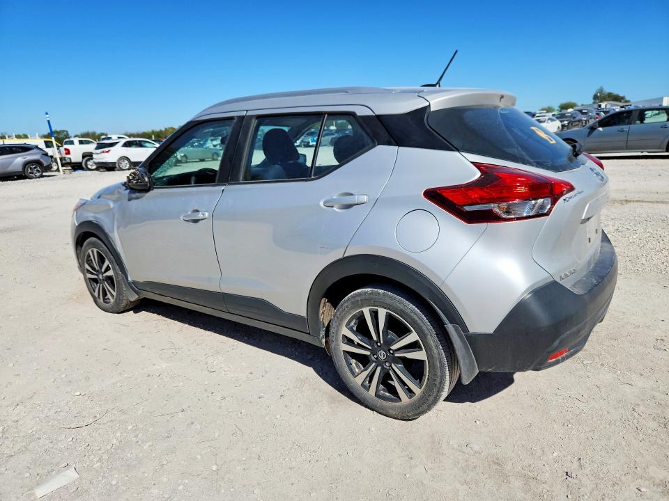 Снимка 2 от търг – 2018 NISSAN KICKS с VIN 3N1CP5CU5JL536924