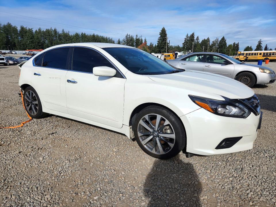 Photo 4 from auction – 2017 NISSAN ALTIMA with VIN 1N4AL3AP8HC116202