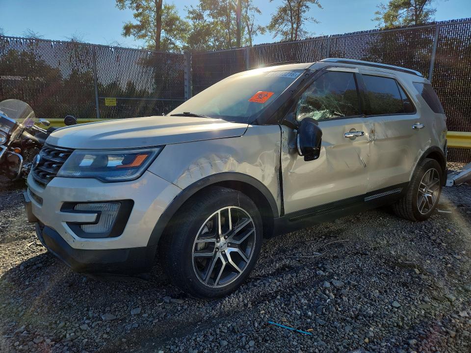 FORD EXPLORER 2017 مع رقم تعريف المركبة 1FM5K8F84HGE41429 - صورة من المزاد
