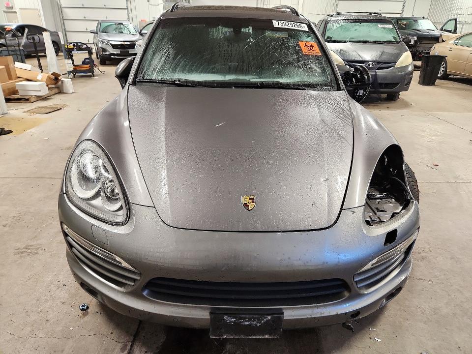 Снимка 5 от търг – 2013 PORSCHE CAYENNE с VIN WP1AA2A25DLA08823