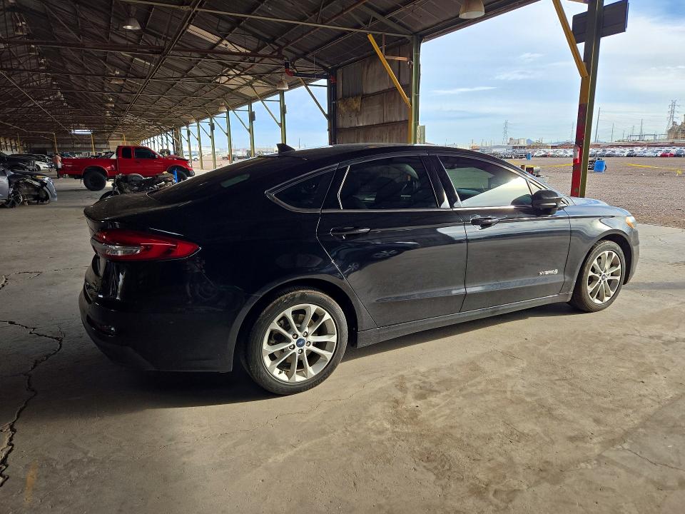 Photo 3 from auction – 2019 FORD FUSION with VIN 3FA6P0LU5KR180105