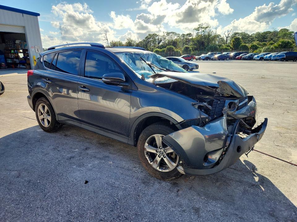 Снимка 4 от търг – 2015 TOYOTA RAV4 с VIN JTMWFREV0FD076904