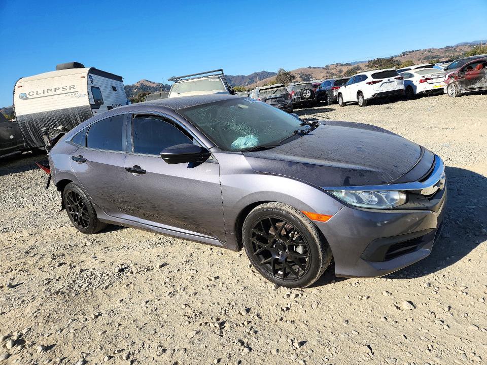 Снимка 4 от търг – 2018 HONDA CIVIC с VIN 2HGFC2F52JH512812