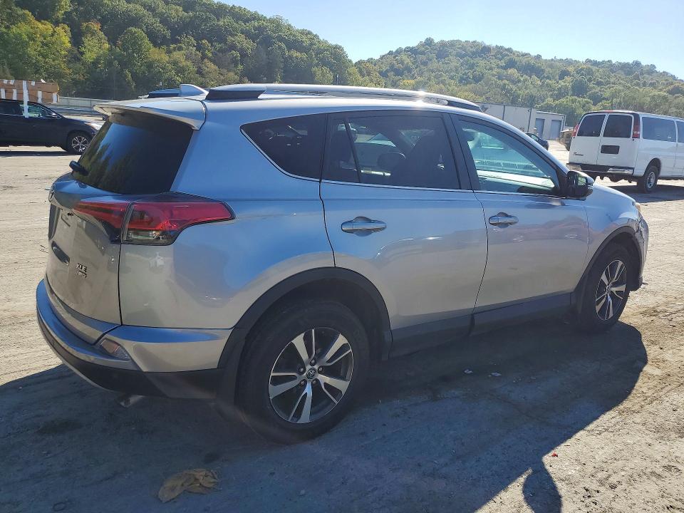Снимка 3 от търг – 2017 TOYOTA RAV4 с VIN 2T3RFREV3HW684189