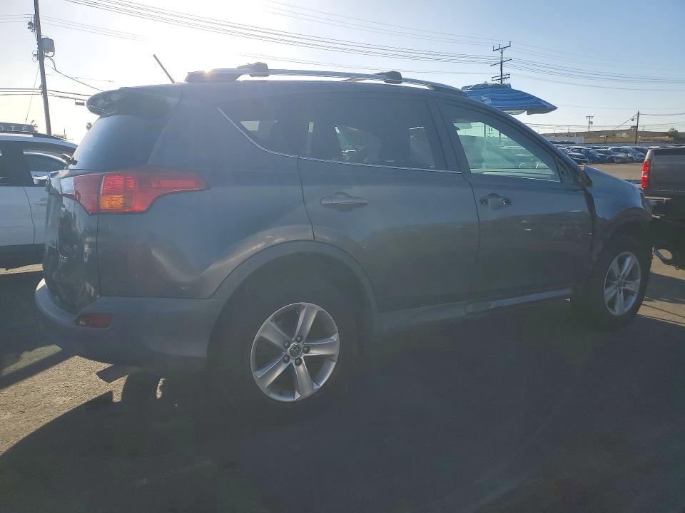 Photo 3 from auction – 2015 TOYOTA RAV4 with VIN 2T3WFREV9FW176146