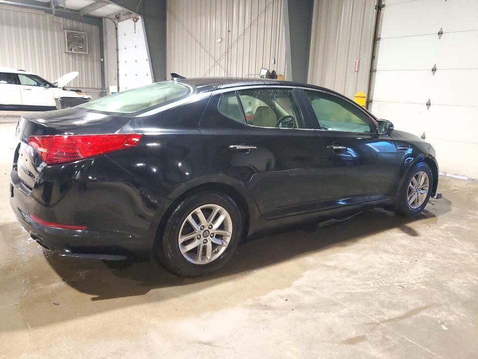 Foto 3 de la subasta – 2013 KIA OPTIMA con VIN 5XXGM4A78DG218262