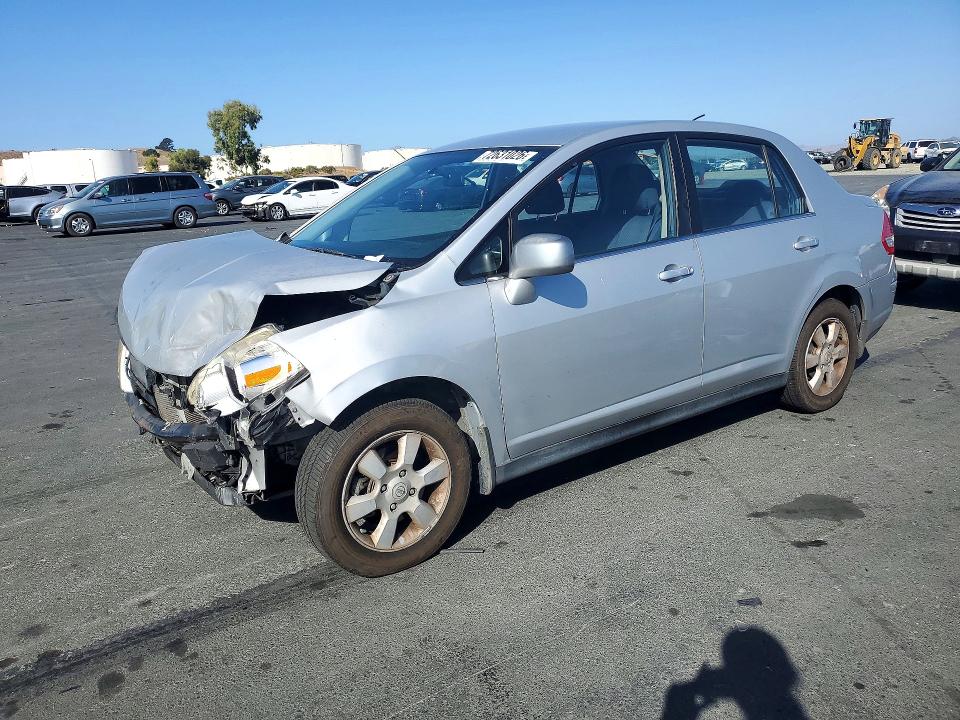 NISSAN VERSA 2007 с VIN 3N1BC11E07L422365 - Снимка от търг