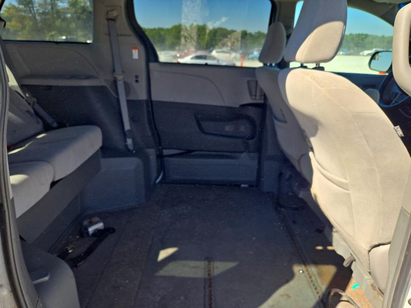 Снимка 11 от търг – 2017 TOYOTA SIENNA с VIN 5TDKZ3DC6HS823397