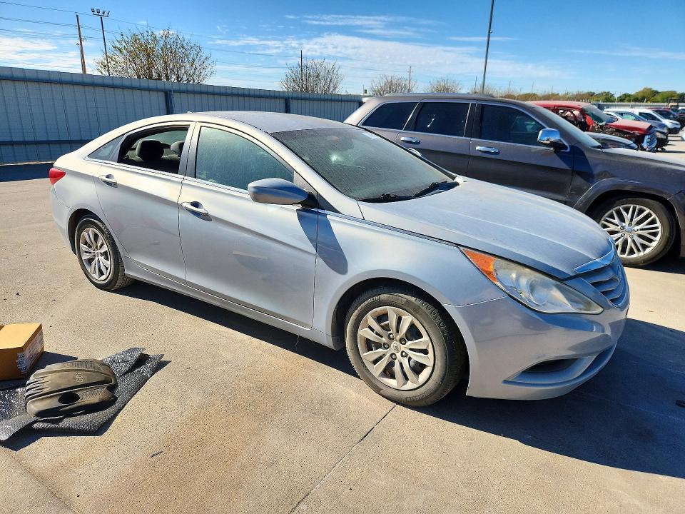 Снимка 4 от търг – 2012 HYUNDAI SONATA с VIN 5NPEB4AC0CH456197