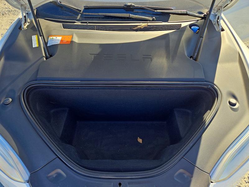 Снимка 11 от търг – 2016 TESLA MODEL S с VIN 5YJSA1E25GF171540