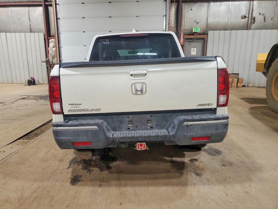 Photo 6 from auction – 2017 HONDA RIDGELINE with VIN 5FPYK3F60HB030517