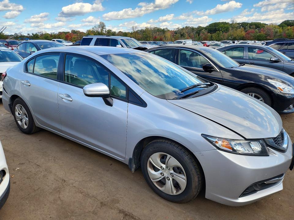 Photo 4 from auction – 2015 HONDA CIVIC with VIN 2HGFB2F52FH508236