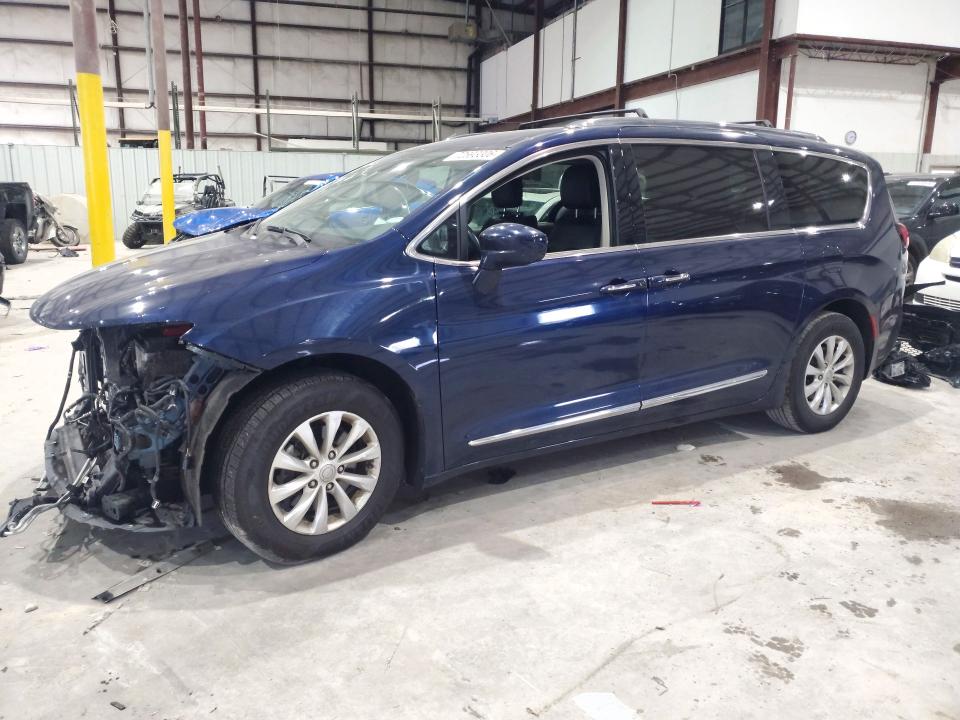CHRYSLER PACIFICA 2019 with VIN 2C4RC1BG6KR554537 - Photo from auction
