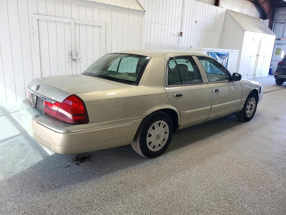 Снимка 3 от търг – 2004 MERCURY GRAND MARQUIS с VIN 2MEFM74WX4X687306
