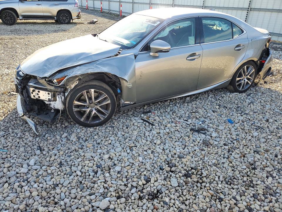 LEXUS IS 2019 مع رقم تعريف المركبة JTHBA1D29K5089210 - صورة من المزاد