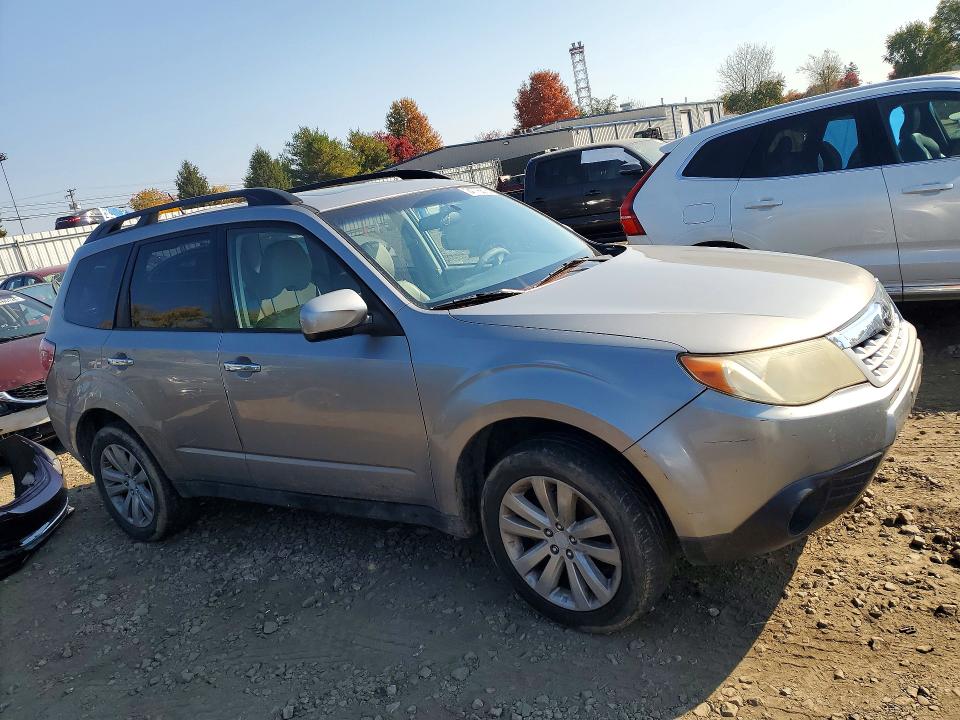 Снимка 4 от търг – 2011 SUBARU FORESTER с VIN JF2SHAEC9BH749718