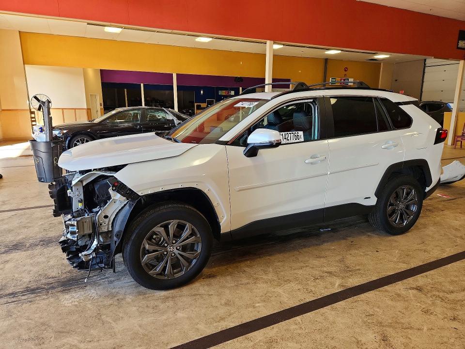 TOYOTA RAV4 2024 مع رقم تعريف المركبة 2T3B6RFV5RW069788 - صورة من المزاد
