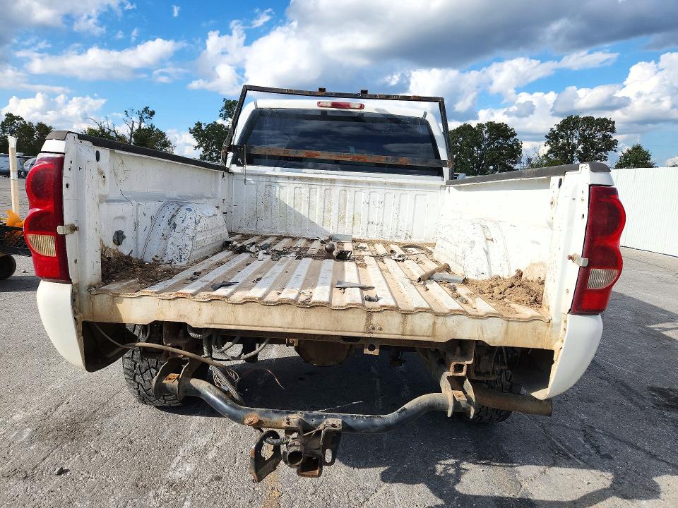 Photo 6 from auction – 2003 CHEVROLET SILVERADO with VIN 2GCEK19V831181412