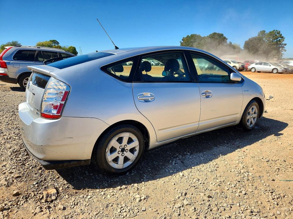 Снимка 3 от търг – 2006 TOYOTA PRIUS с VIN JTDKB20U963150360