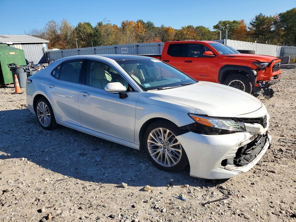 Снимка 4 от търг – 2018 TOYOTA CAMRY с VIN 4T1BZ1HKXJU017744