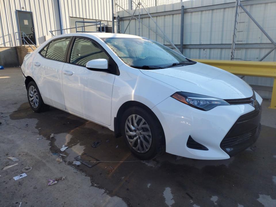Снимка 4 от търг – 2017 TOYOTA COROLLA с VIN 2T1BURHE4HC852130