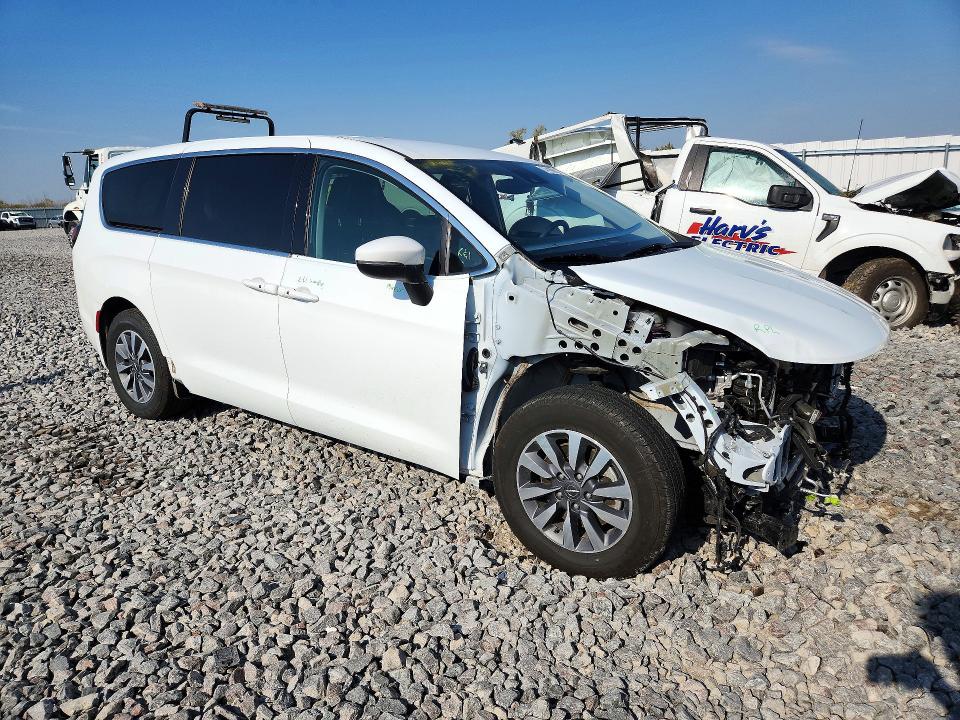 Снимка 4 от търг – 2023 CHRYSLER PACIFICA с VIN 2C4RC1L71PR614228