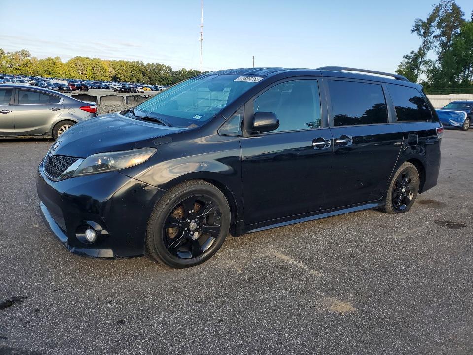 Снимка 1 от търг – 2015 TOYOTA SIENNA с VIN 5TDXK3DC1FS559335