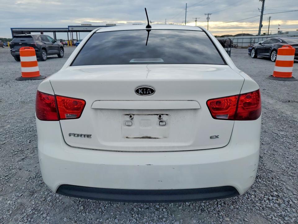 Photo 6 from auction – 2010 KIA FORTE with VIN KNAFU4A2XA5060259