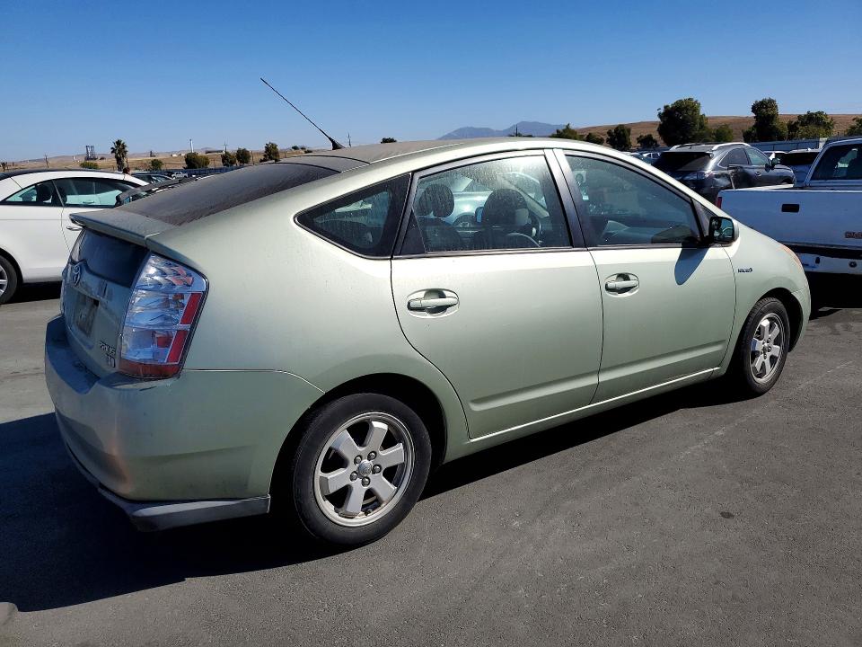 Снимка 3 от търг – 2007 TOYOTA PRIUS с VIN JTDKB20U077665001