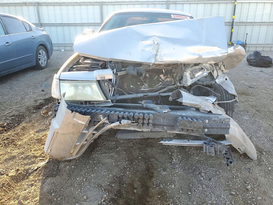 Снимка 5 от търг – 2004 MERCURY GRAND MARQUIS с VIN 2MEHM75W94X615536