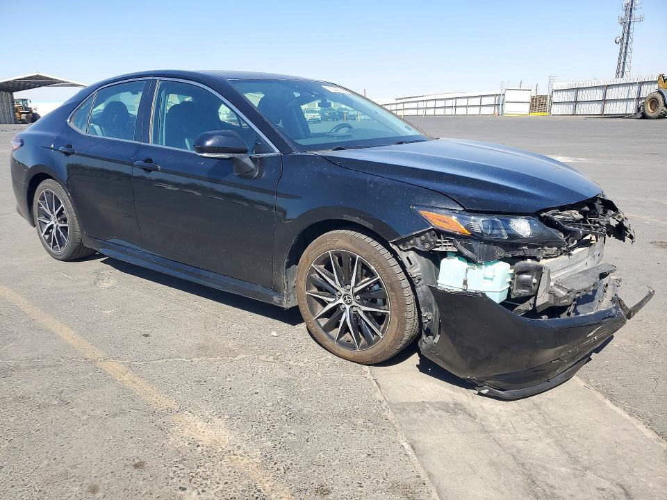 Снимка 4 от търг – 2022 TOYOTA CAMRY с VIN 4T1G11AK7NU696904
