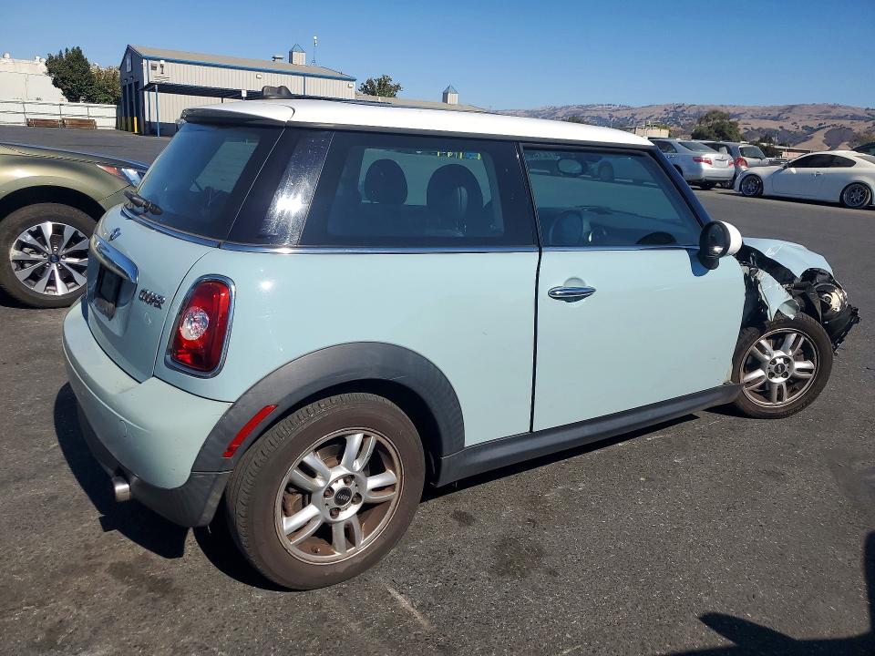 Foto 3 de la subasta – 2013 MINI COOPER con VIN WMWSU3C54DT687684