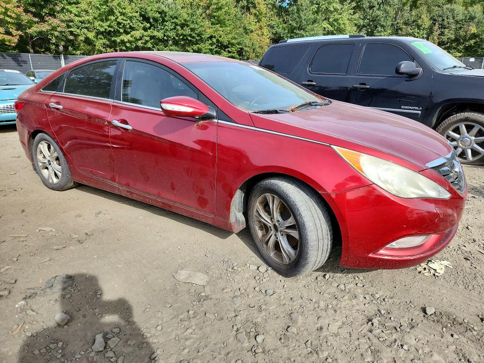 Photo 4 from auction – 2011 HYUNDAI SONATA with VIN 5NPEC4AC8BH078755