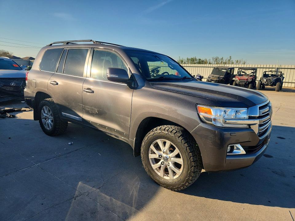 Снимка 4 от търг – 2017 TOYOTA LAND CRUISER с VIN JTMCY7AJ7H4051909