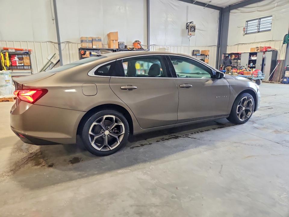 Photo 3 from auction – 2020 CHEVROLET MALIBU with VIN 1G1ZD5ST2LF108825