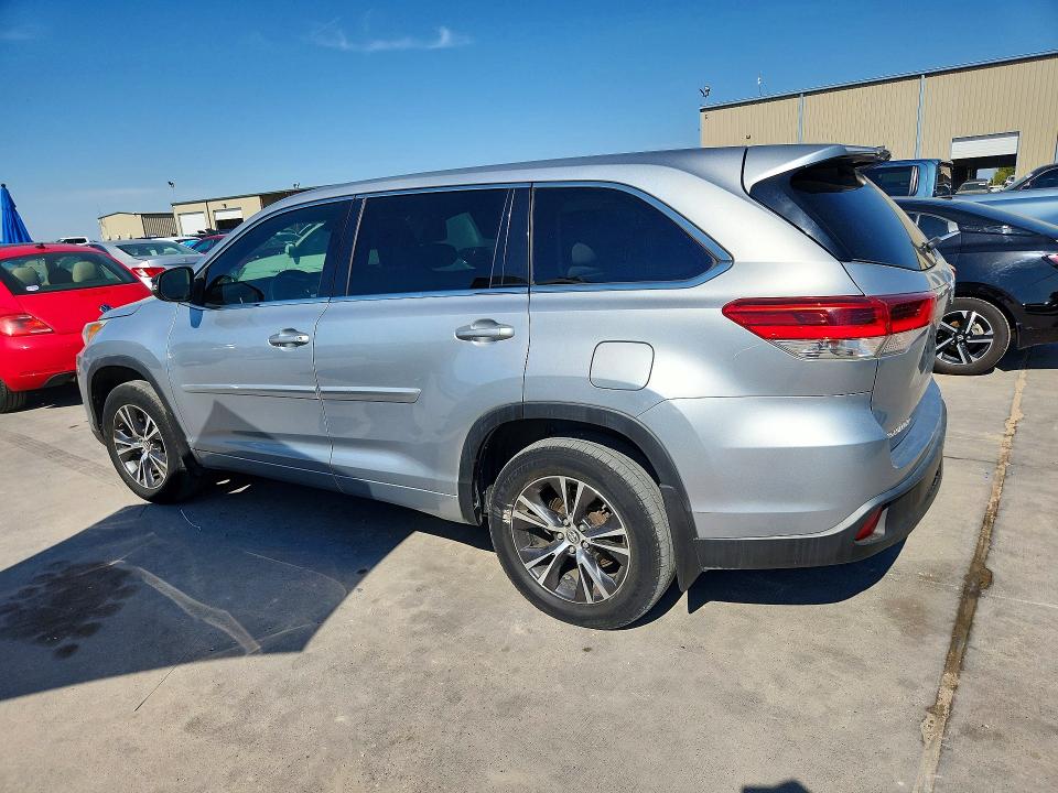 Photo 2 from auction – 2018 TOYOTA HIGHLANDER with VIN 5TDZZRFH8JS241222