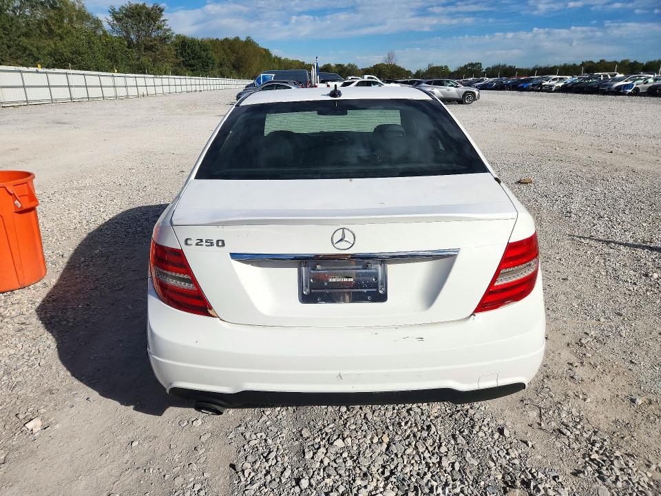 Снимка 6 от търг – 2013 MERCEDES-BENZ C с VIN WDDGF4HB2DA797626