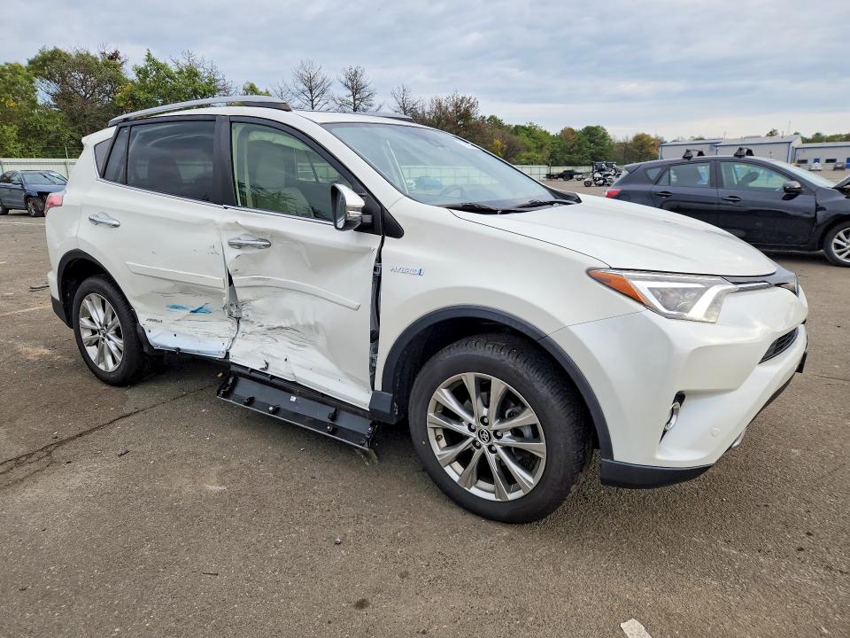 Снимка 4 от търг – 2017 TOYOTA RAV4 HV с VIN JTMDJREV8HD132631